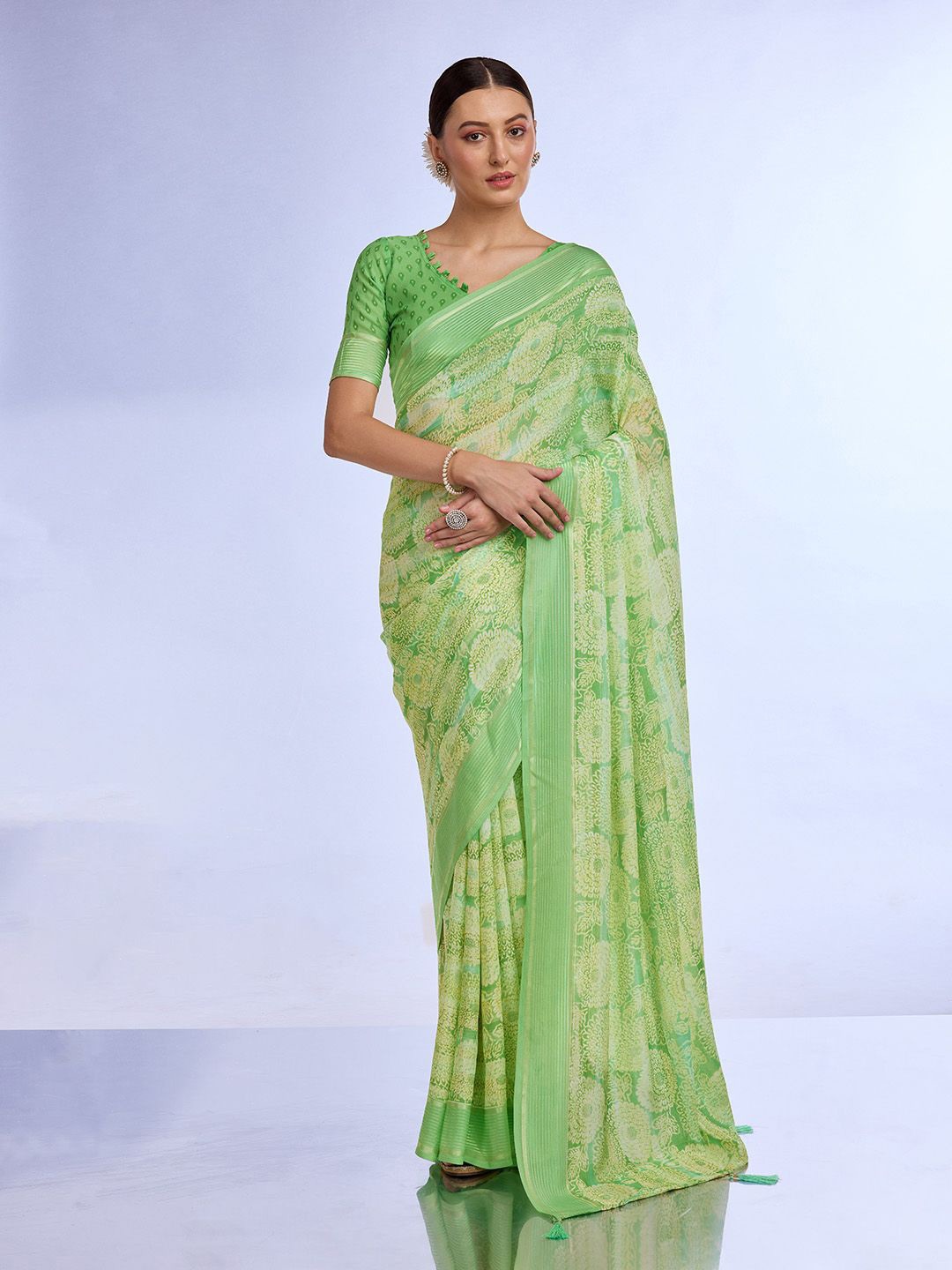 

Ishin Floral Printed Saree, Green