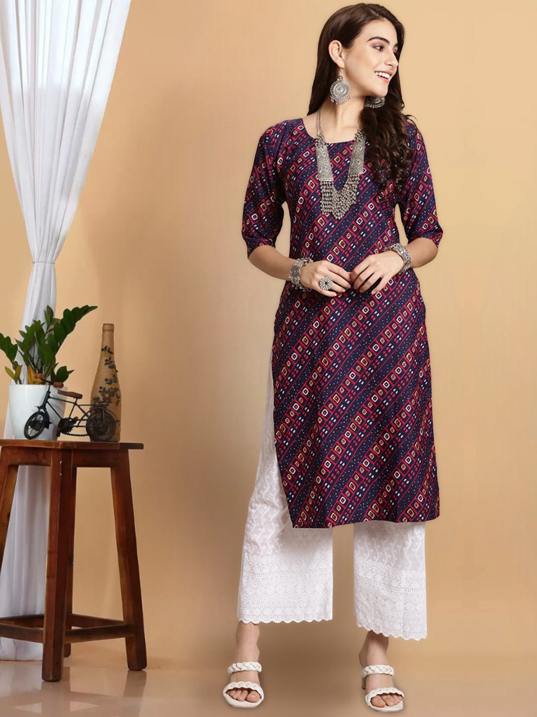 

7Threads Geometric Printed Round Neck Straight Kurta, Navy blue