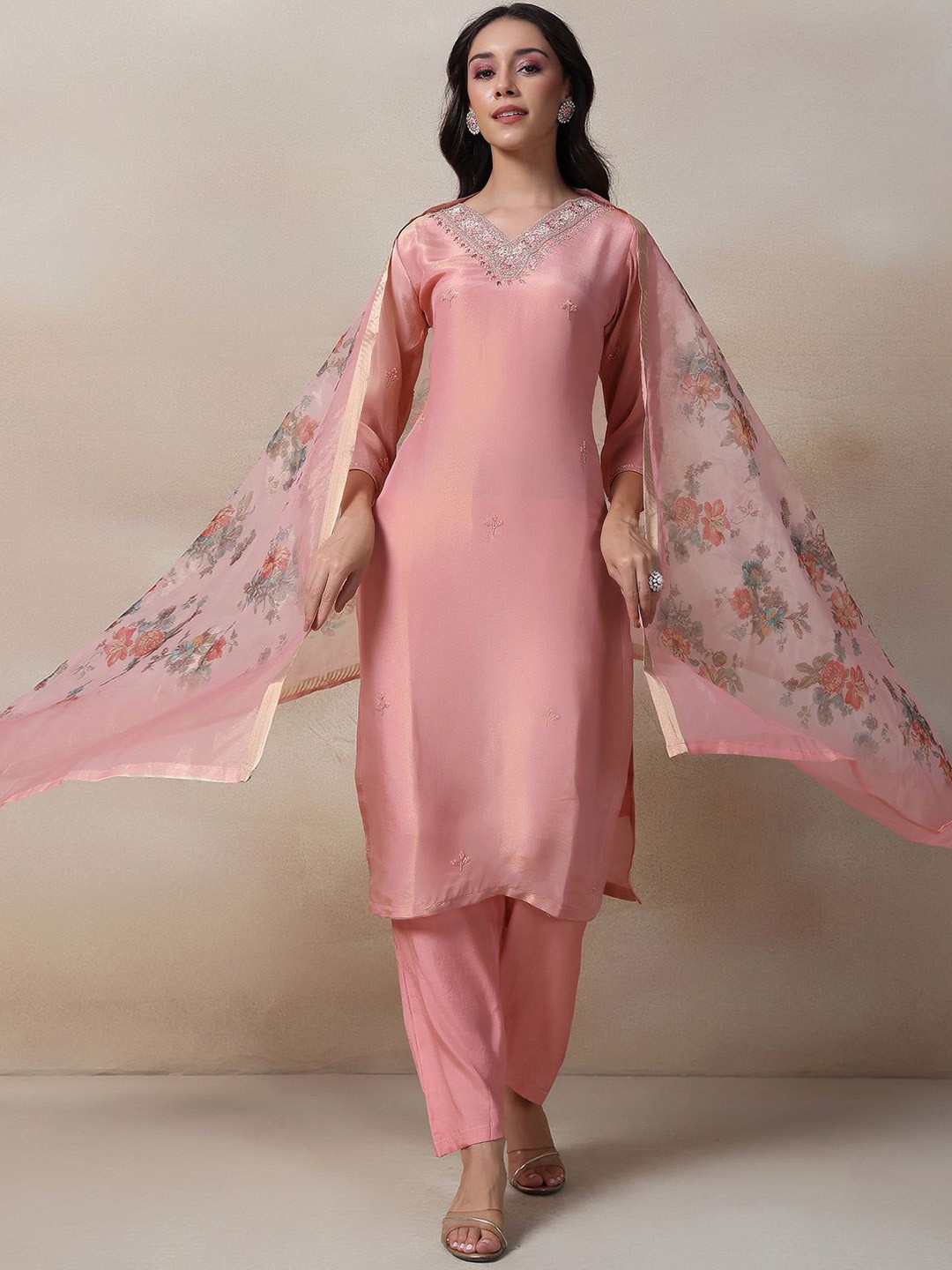 

Rang by Indya Women Ethnic Motifs Yoke Design Regular Thread Work Kurta with Trousers & With Dupatta, Pink
