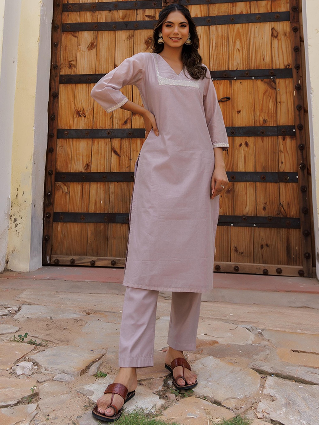 

Ragavi Floral Embroidered Regular Sequinned Kurta with Trousers, Grey