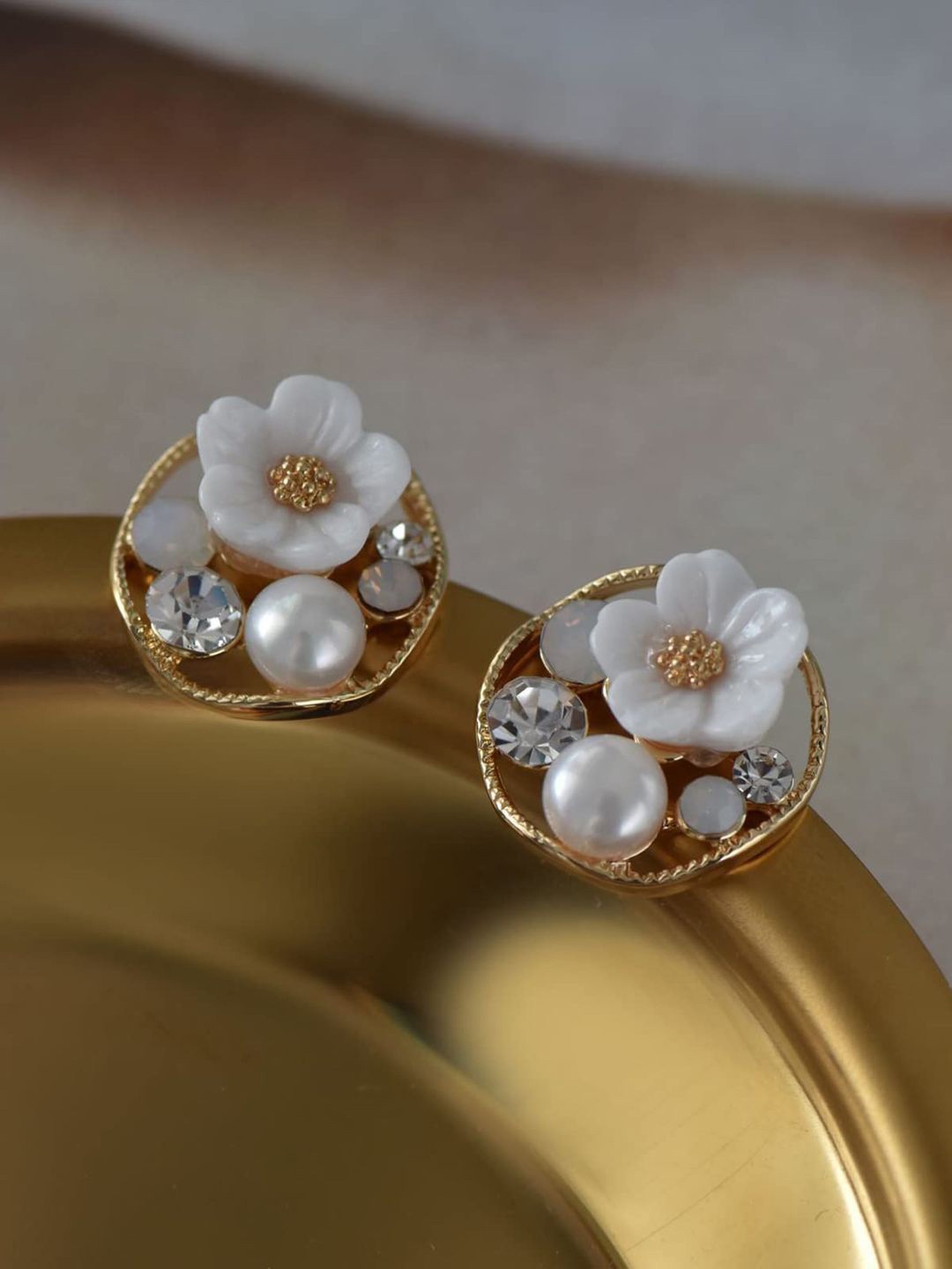 

KRENOZ Stainless Steel Pearl Beaded Classic Studs, Gold