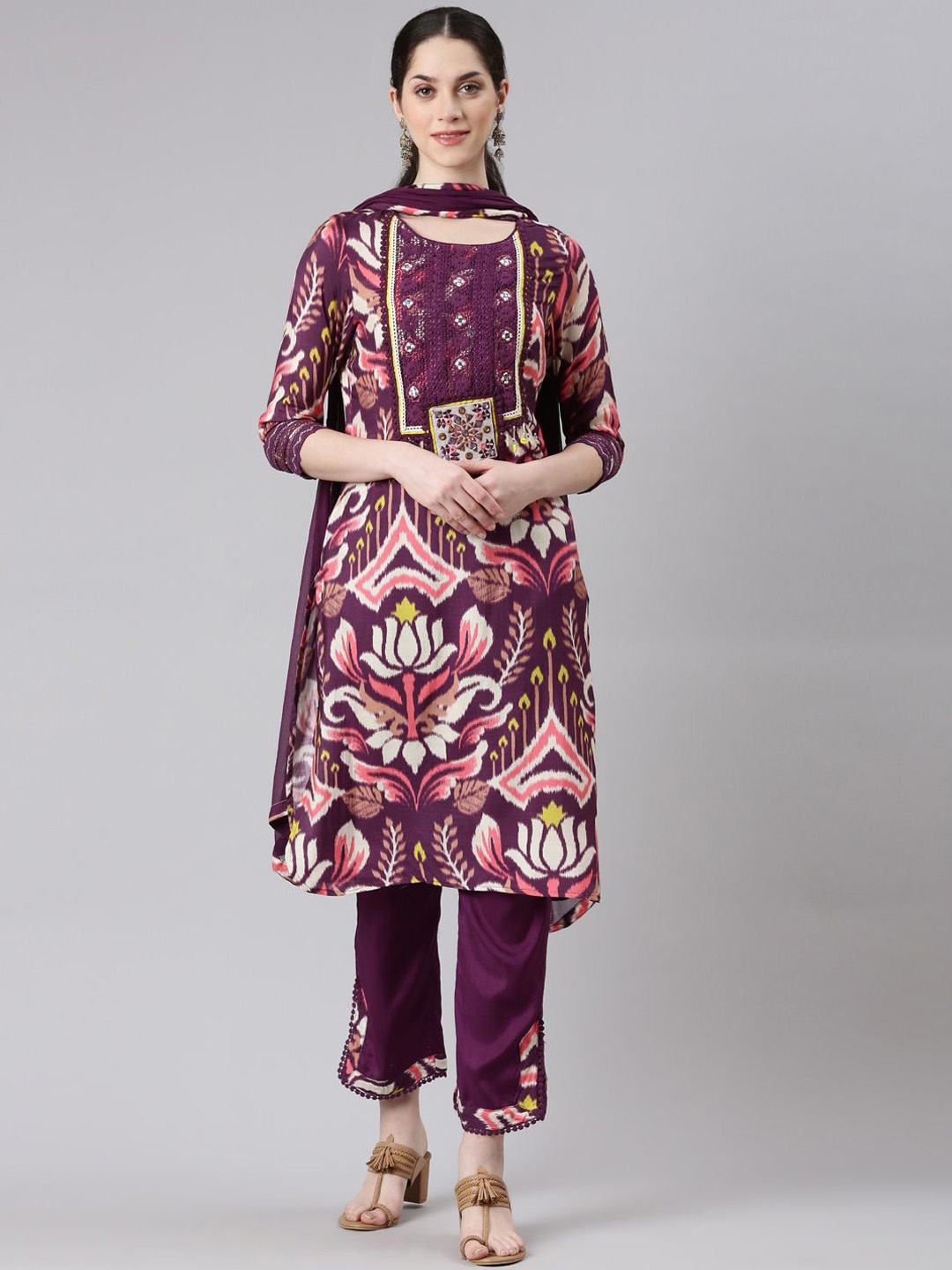 

Neerus Floral Printed Straight Kurta with Trousers & With Dupatta, Purple