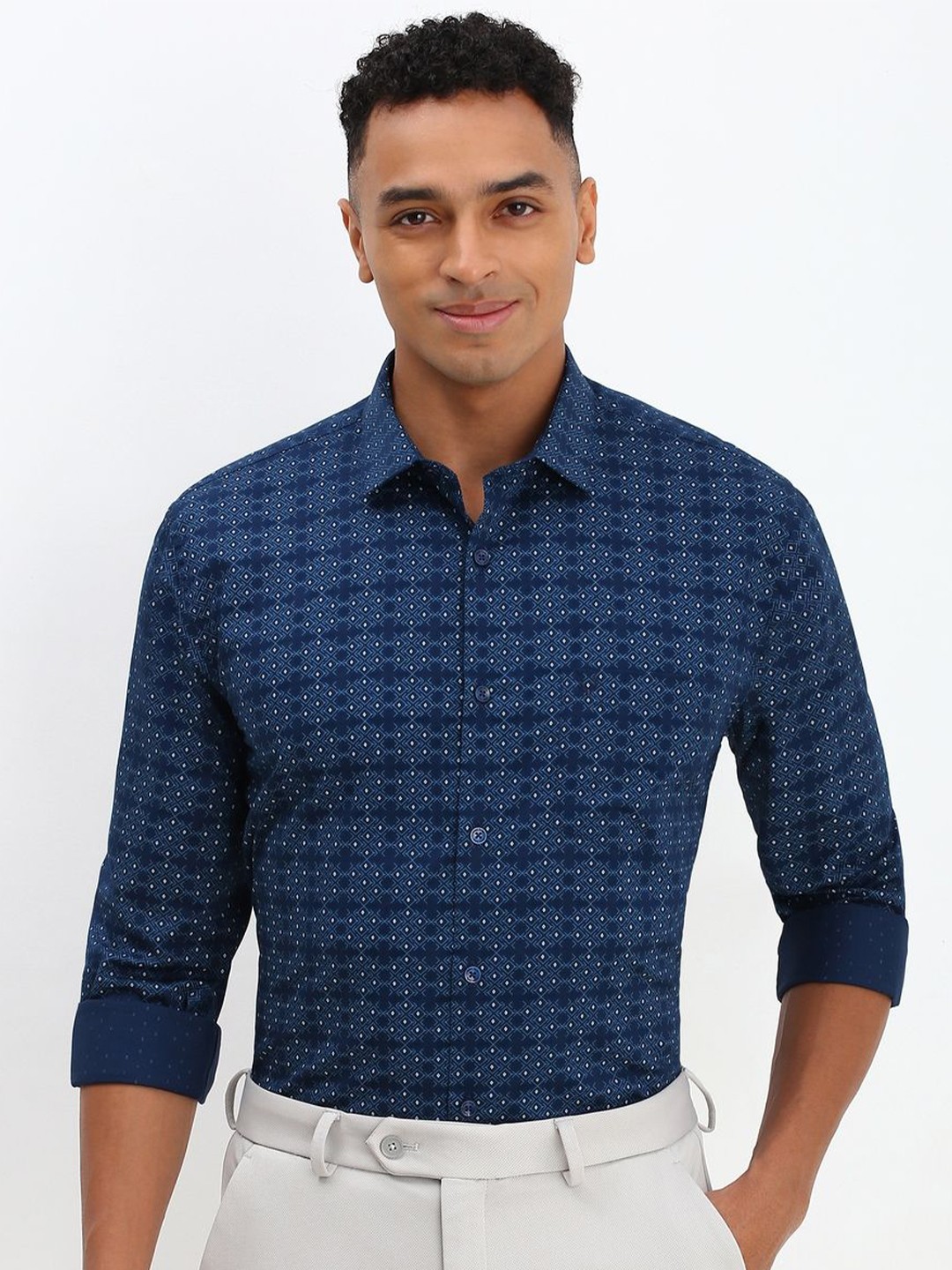 

Allen Solly Men Spread Collar Geometric Printed Cotton Slim Fit Formal Shirt, Navy blue
