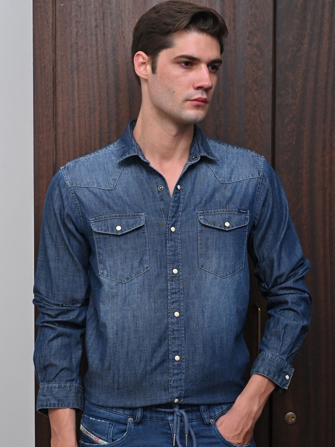 

POE Men Smart Spread Collar Solid Denim Slim Fit Casual Shirt, Navy blue