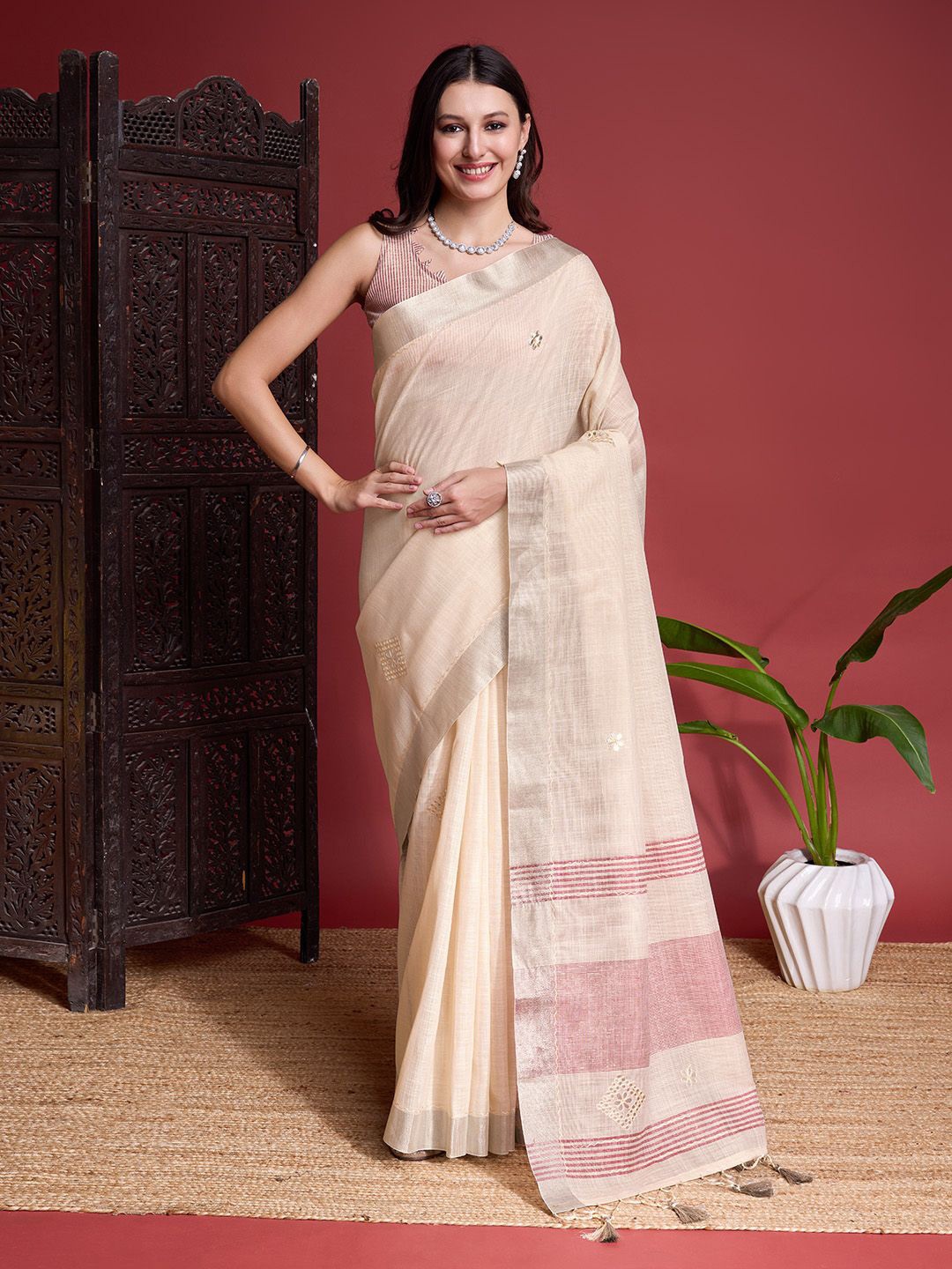 

Ishin Floral Zari Embroidered Saree, Beige