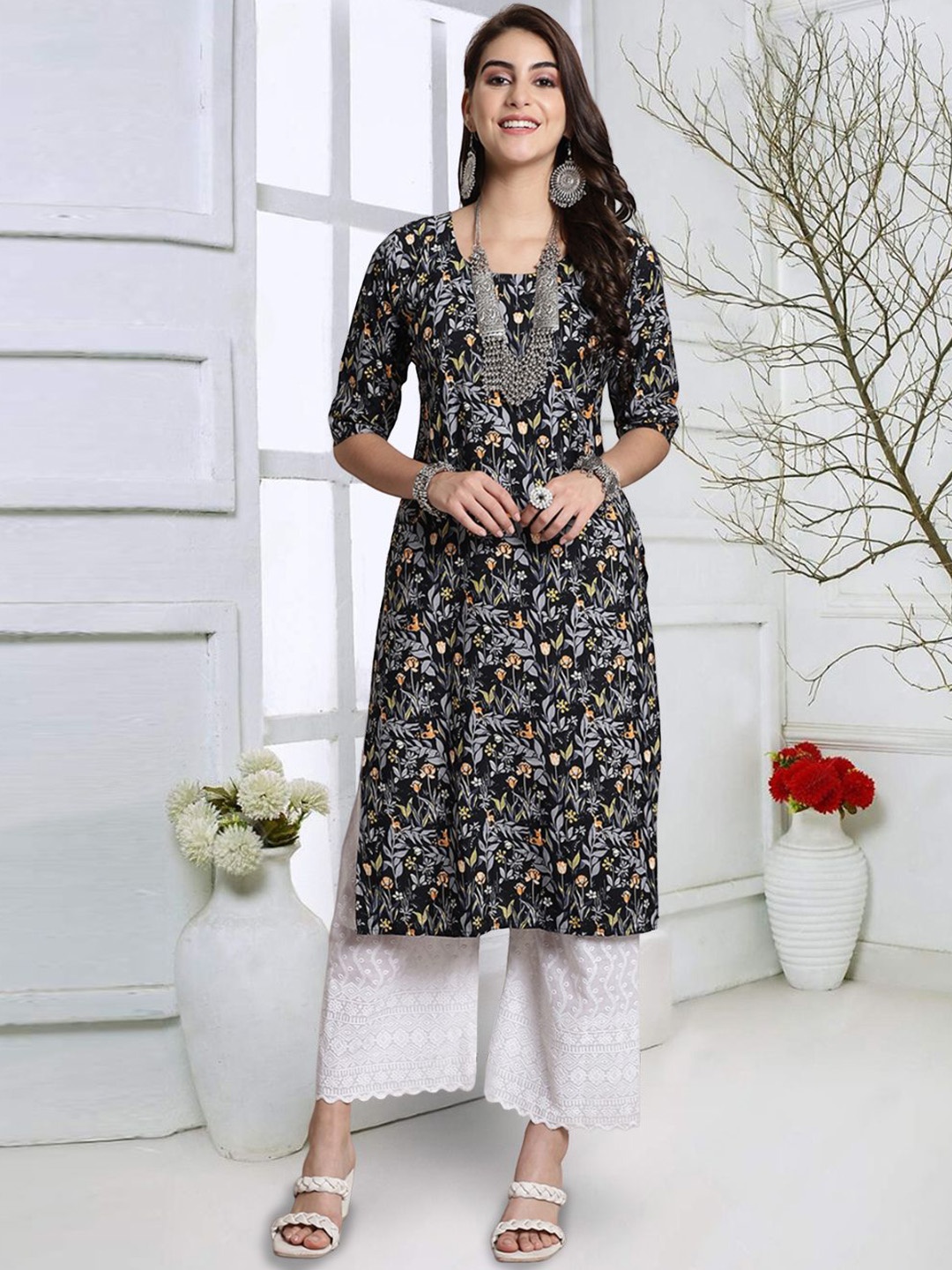 

7Threads Floral Printed Round Neck Straight Kurta, Black