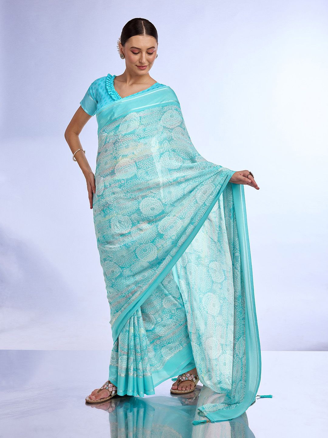 

Ishin Floral printed saree with blouse piece, Blue