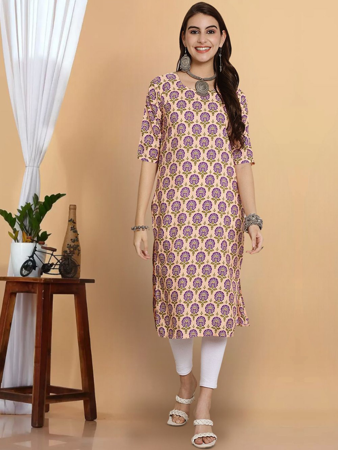 

7Threads Floral Printed Round Neck Straight Kurta, Peach