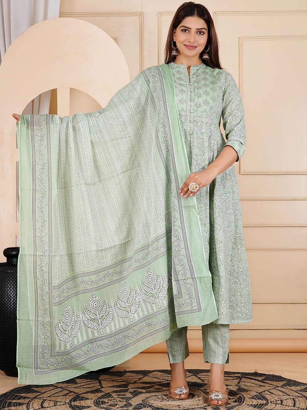 

RAJPUTANA CAMISA Printed Mandarin Collar Pure Cotton Anarkali Kurta with Pyjamas & Dupatta, Green