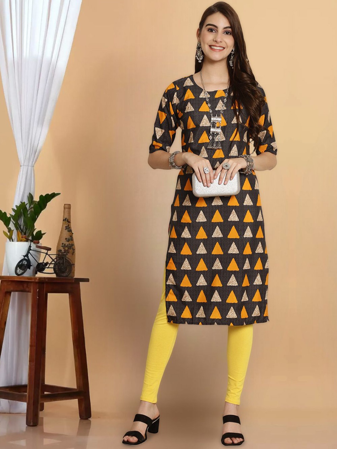 

7Threads Geometric Printed Round Neck Straight Kurta, Black
