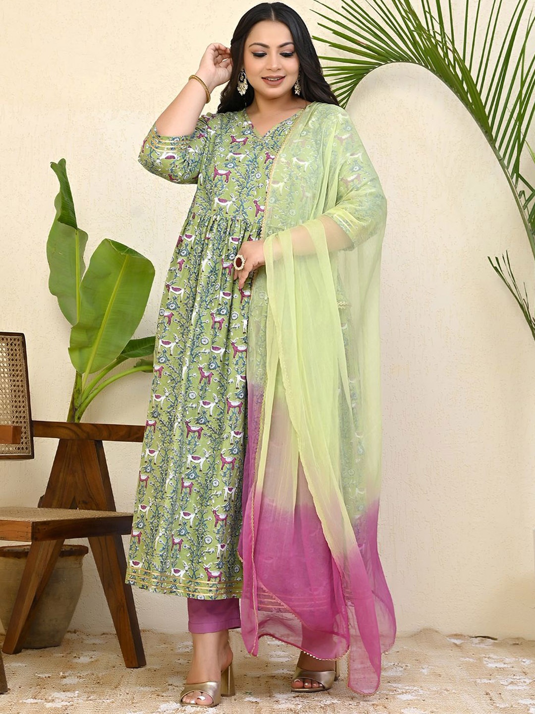 

Aspriya Plus Size Floral Printed V-Neck Angrakha Pure Cotton Kurta with Trousers & Dupatta, Green