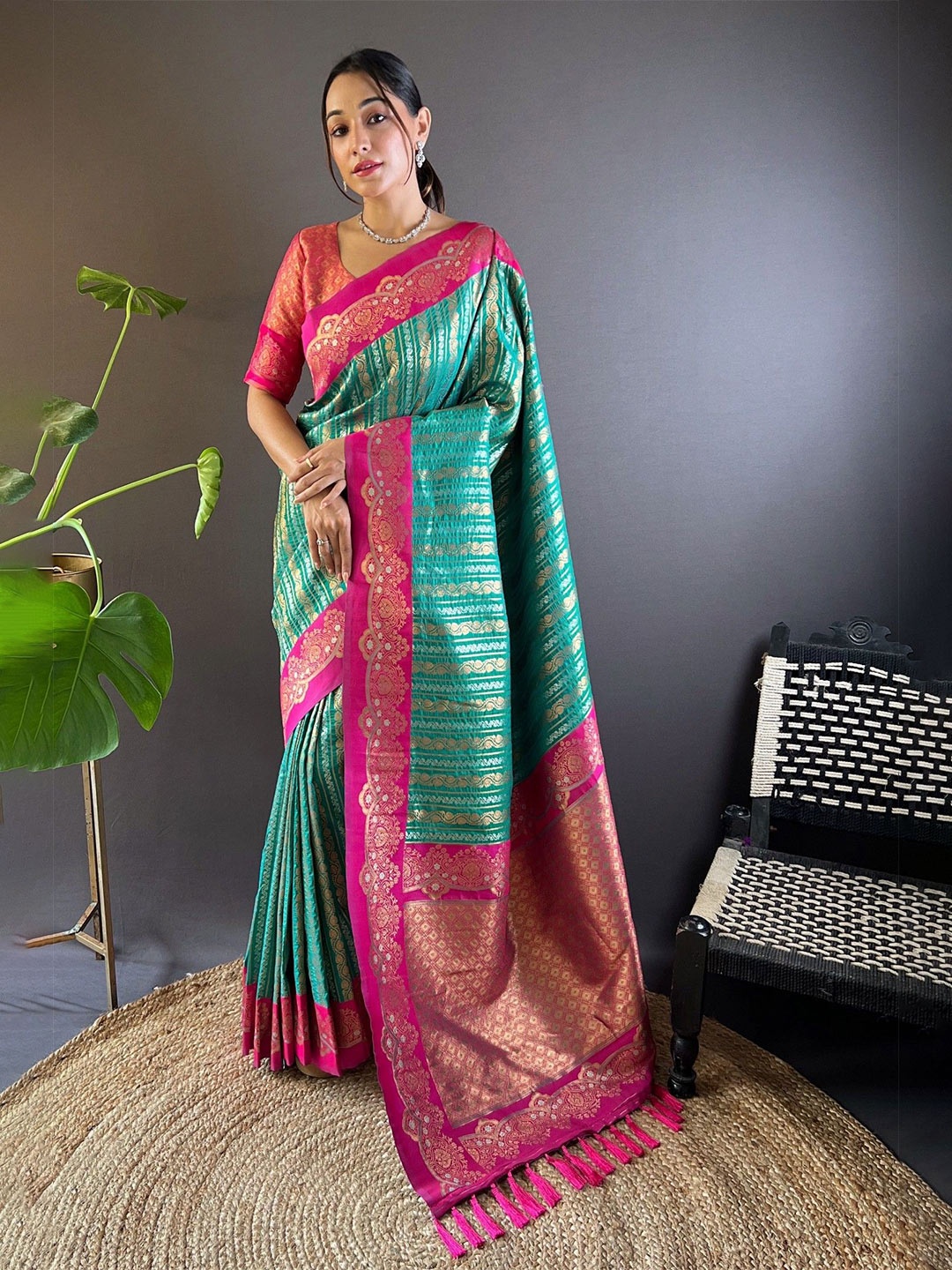 

MySilkLove Woven Design Zari Banarasi Saree, Sea green