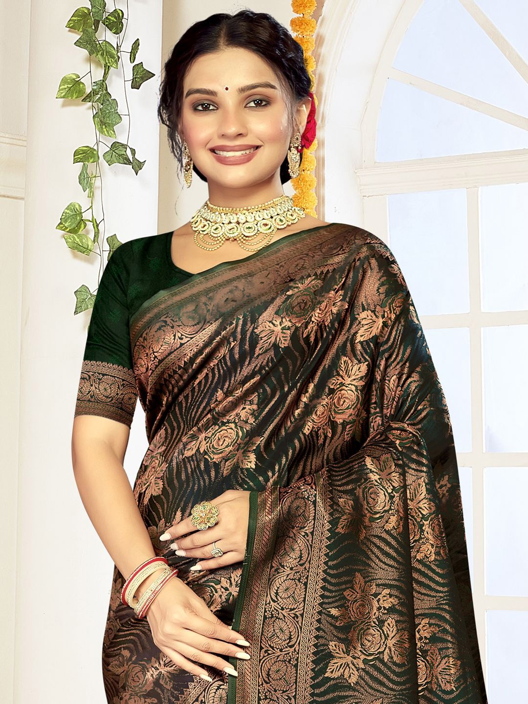 

Exclusiva Floral Saree with Zari Border, Green