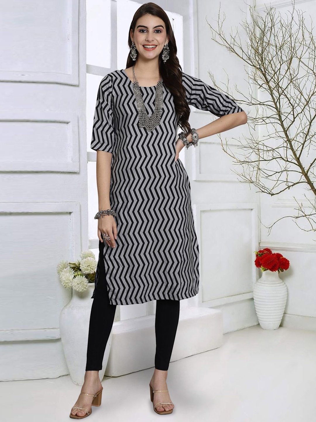 

7Threads Geometric Printed Round Neck Straight Kurta, Black