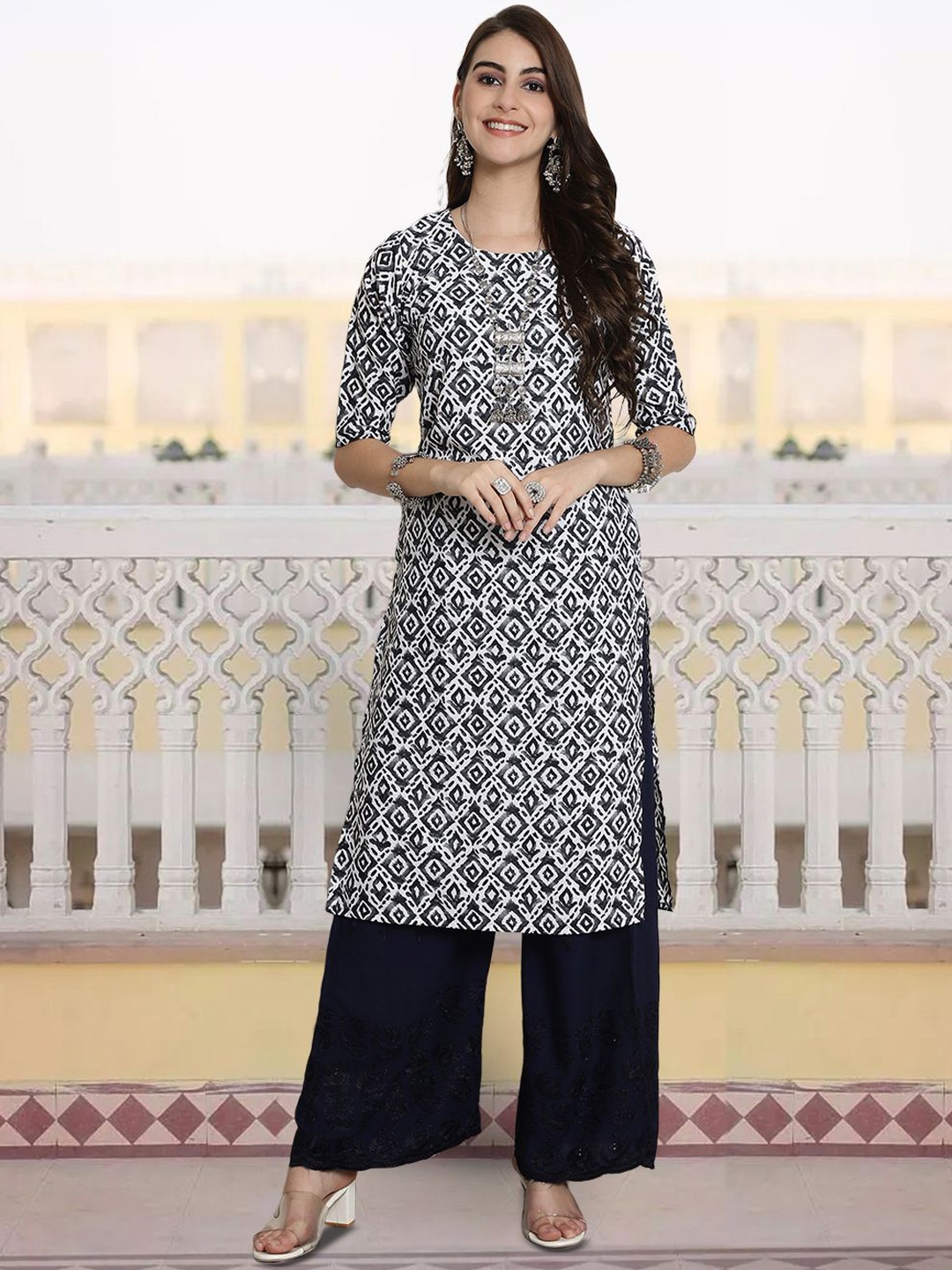 

7Threads Geometric Printed Round Neck Straight Kurta, Black