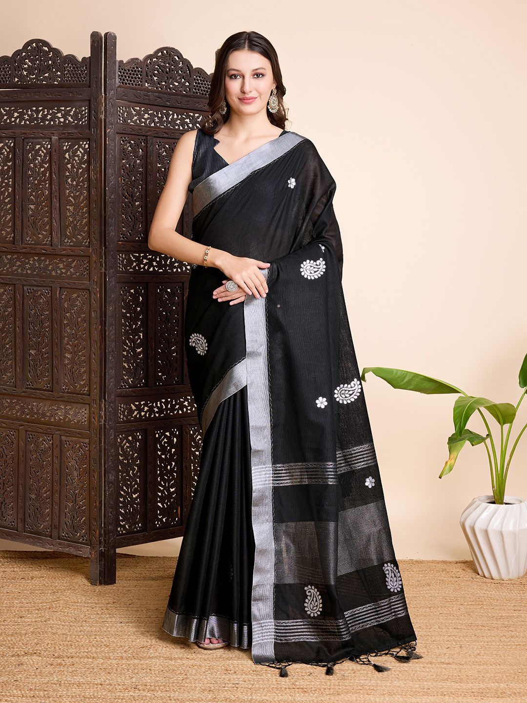 

Ishin Ethnic Motifs Zari Saree, Black