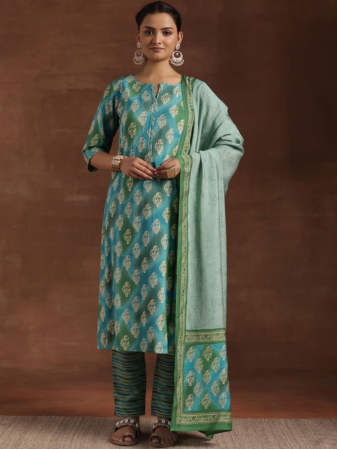 

Libas Floral Printed Notch Neck Straight Kurta with Trousers & Dupatta, Blue