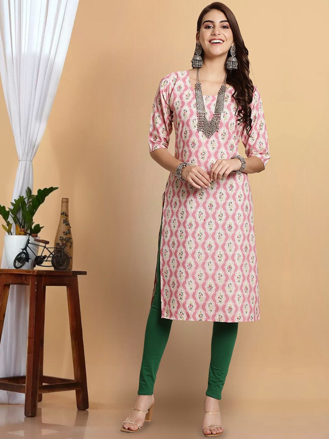 

7Threads Floral Printed Round Neck Crepe Straight Kurta, Pink