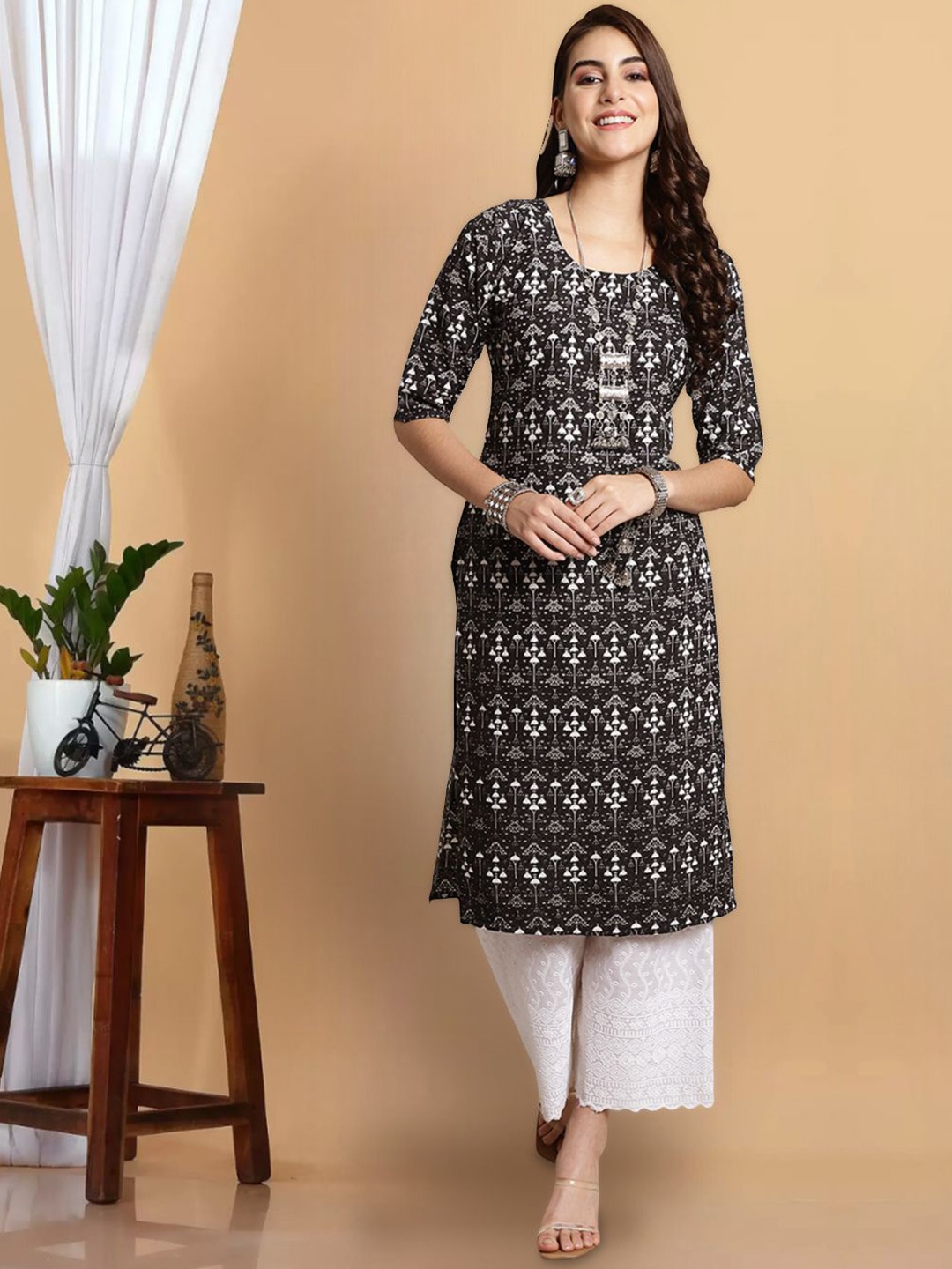 

7Threads Floral Printed Round Neck Straight Kurta, Black