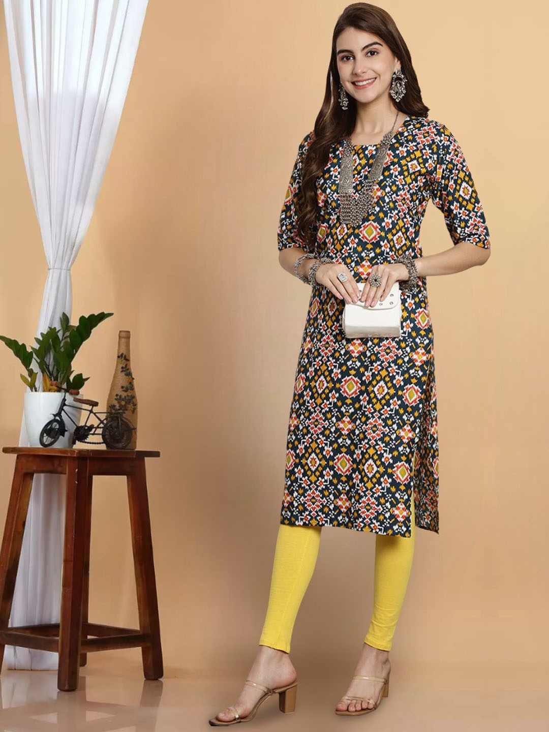 

7Threads Floral Printed Round Neck Straight Kurta, Green