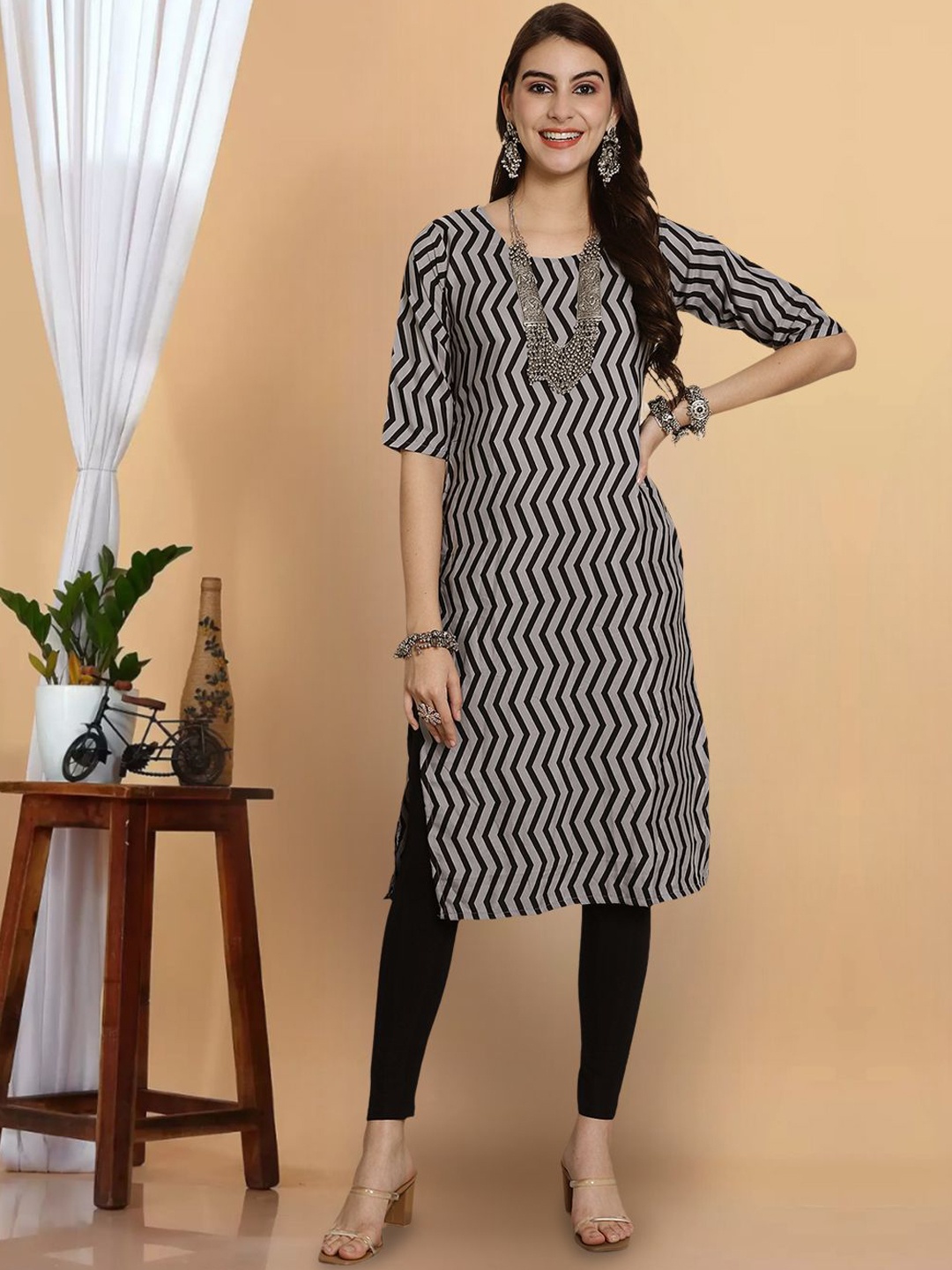 

7Threads Chevron Printed Crepe Straight Kurta, Black