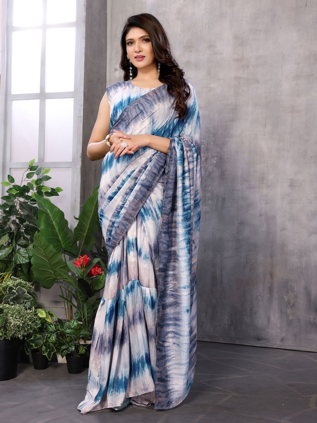 

SHIJILA Tie and Dye Ready to Wear Saree, White