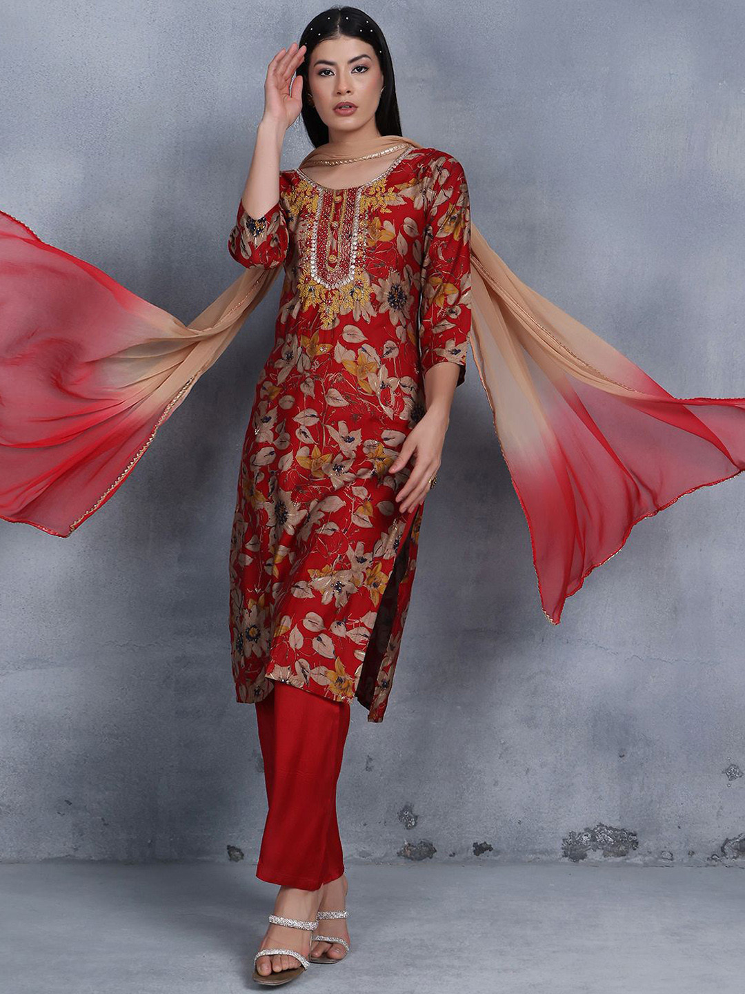 

Rang by Indya Floral Beads and Stones Kurta with Trousers & Dupatta, Red