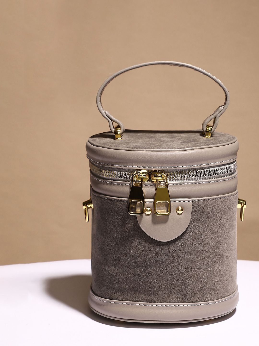 

HAUTE SAUCE by Campus Sutra Leather Structured Shoulder Bag, Grey