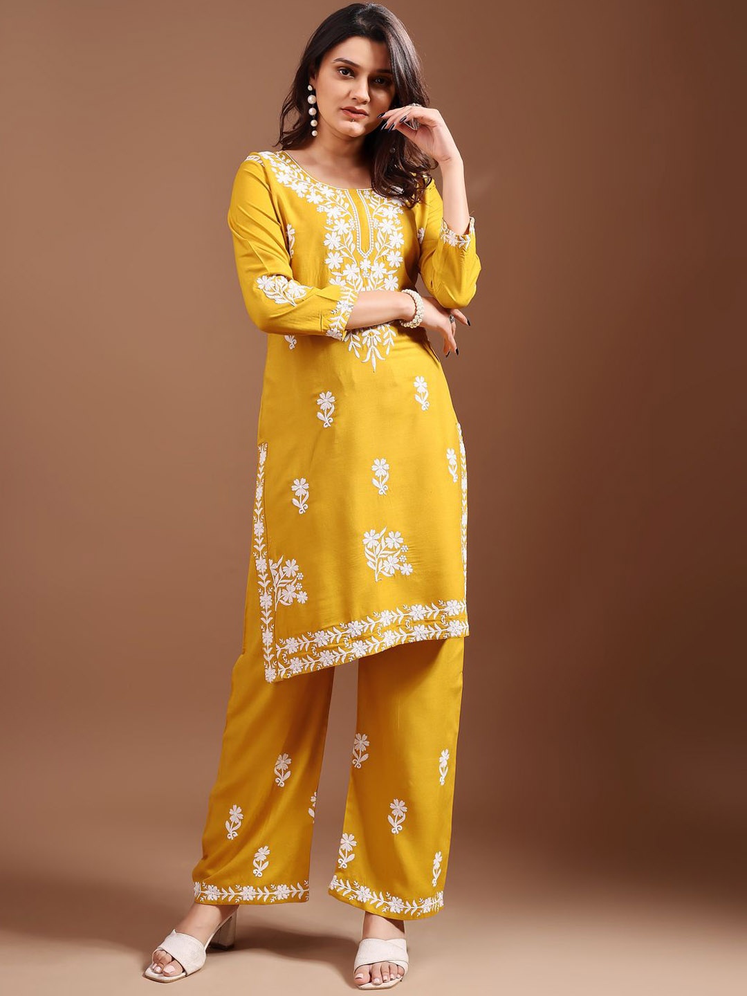 

GORGONE Women Floral Embroidered Regular Thread Work Kurta with Palazzos, Yellow
