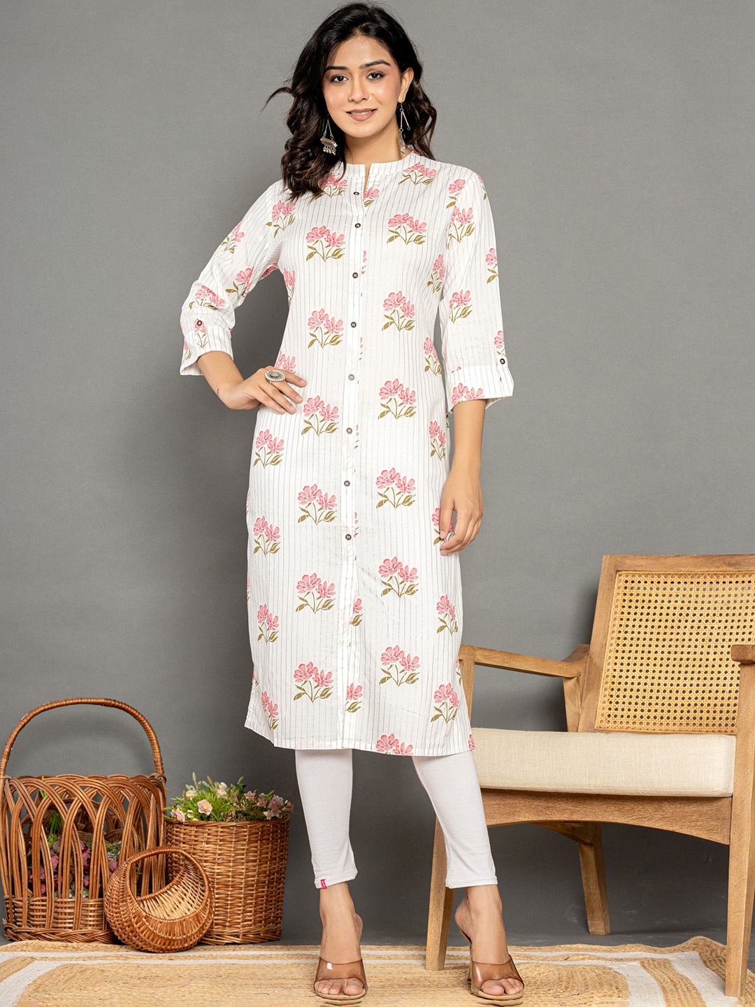 

Rouhab Floral Printed Three-Quarter Sleeves Round Neck Straight Kurta, White