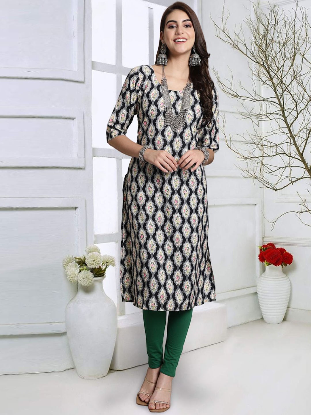 

7Threads Geometric Printed Round Neck Straight Kurta, Black