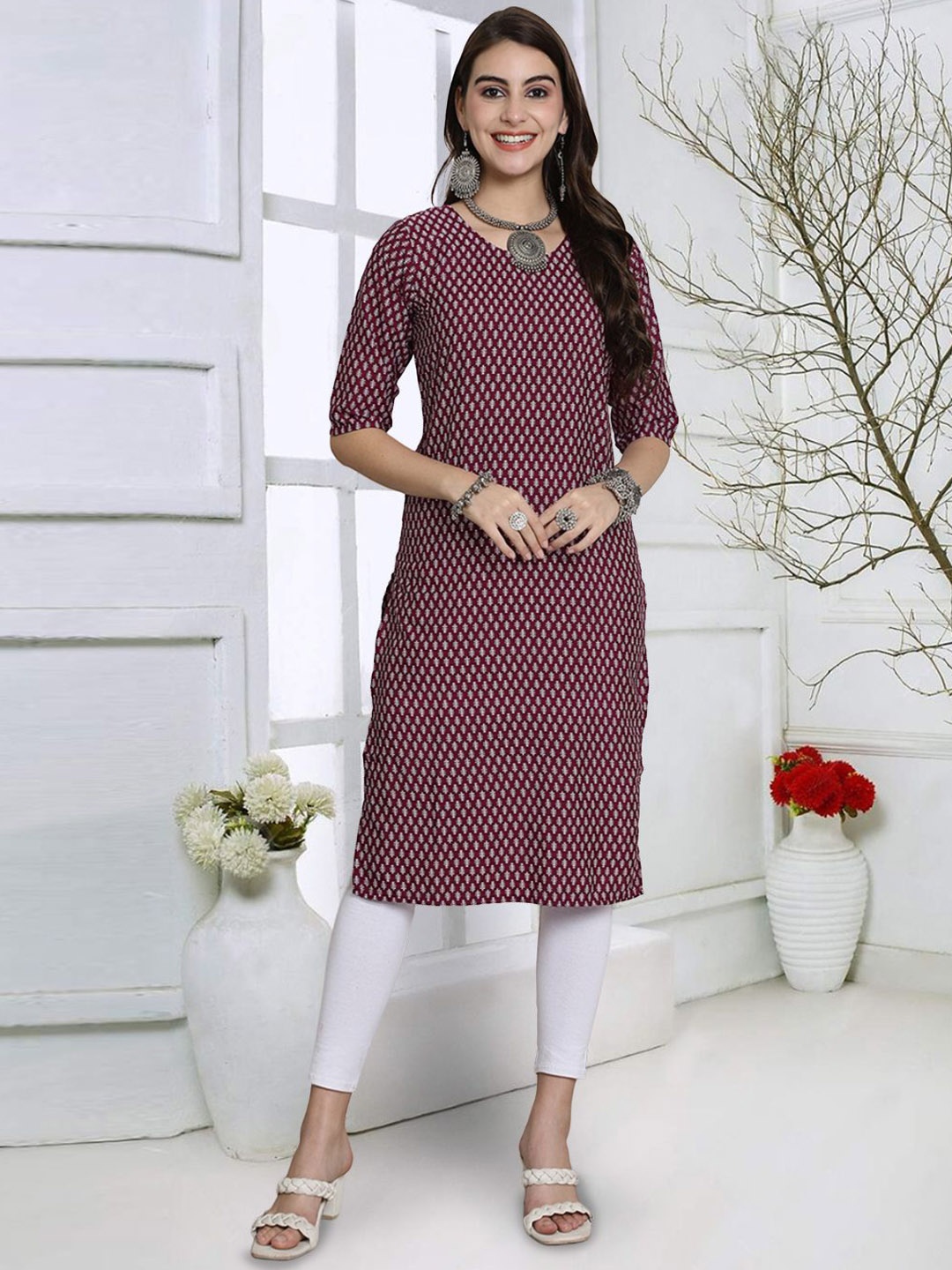 

7Threads Floral Printed Round Neck Straight Kurta, Maroon