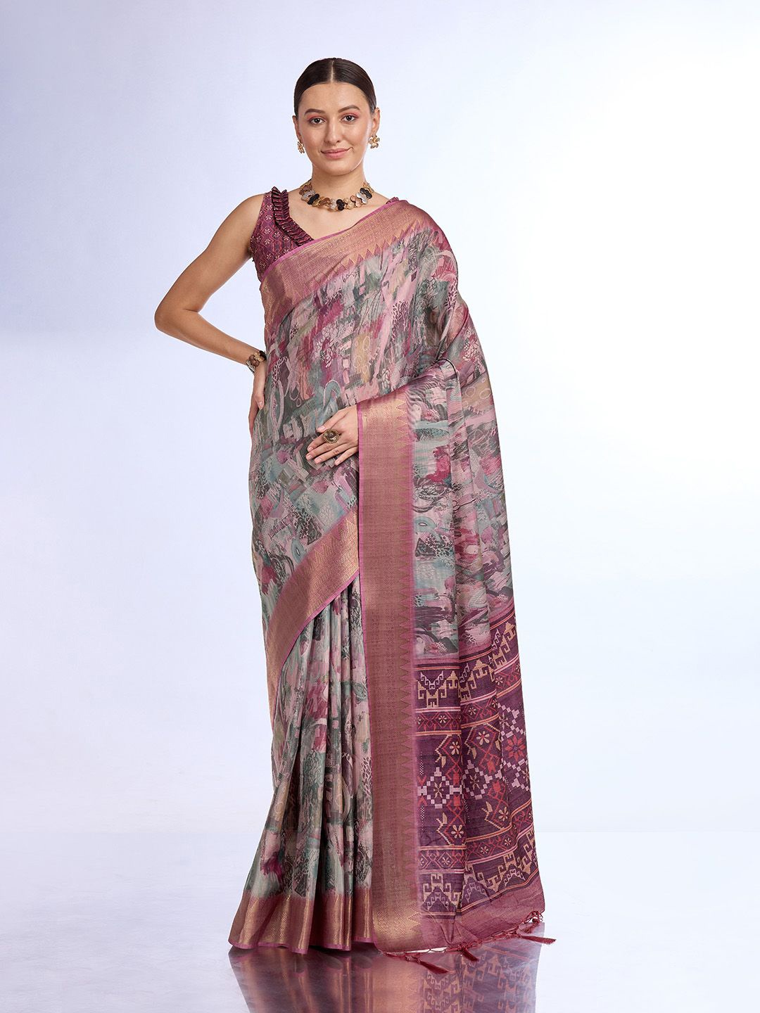 

Ishin Abstract Printed Tissue Saree, Burgundy