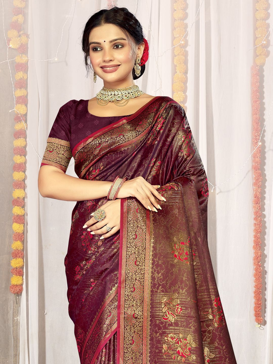 

Exclusiva Woven Design Zari Saree, Maroon