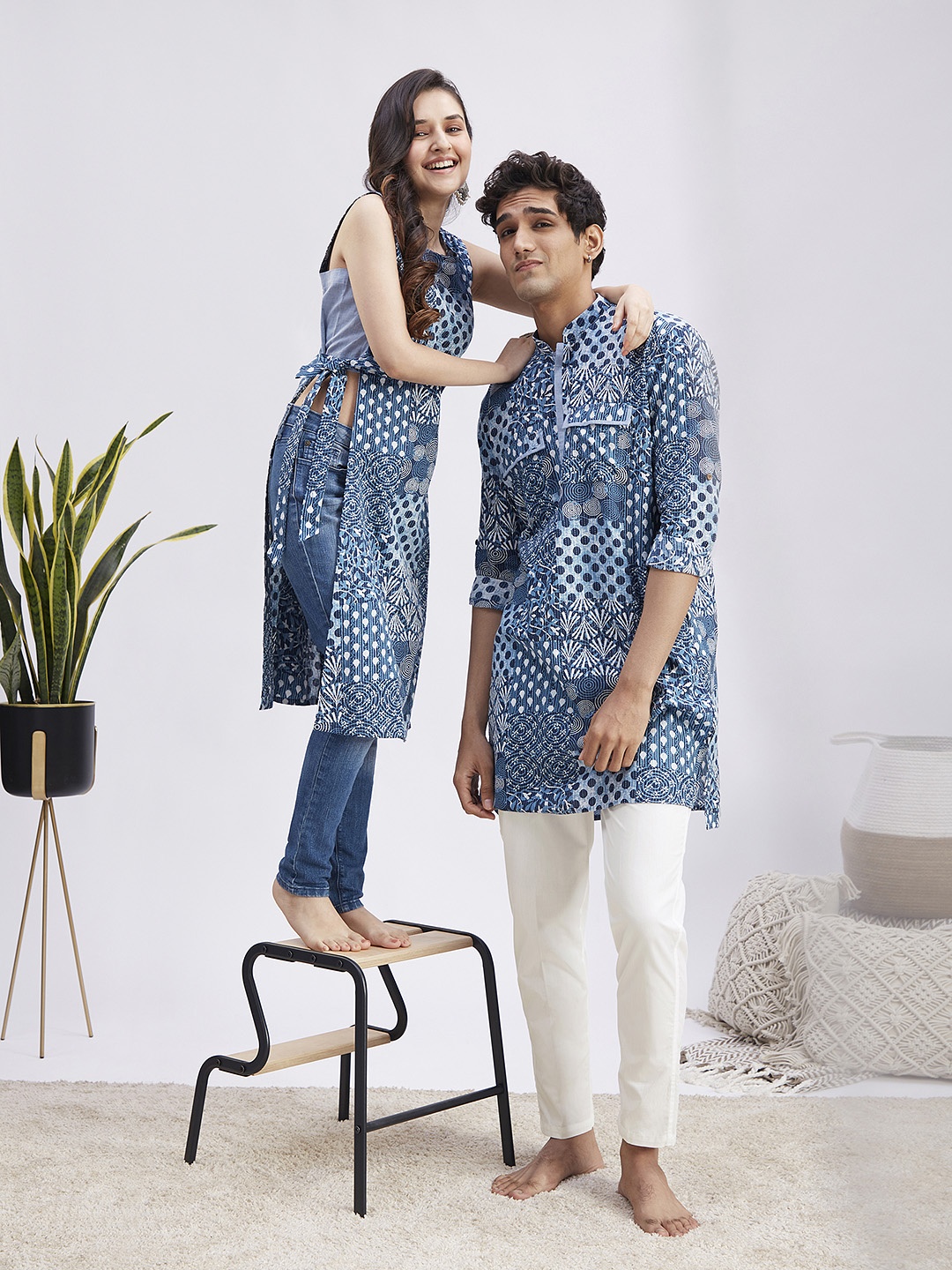 

VASTRAMAY Women Geometric Printed Round Neck Sleeveless Straight Kurta, Blue