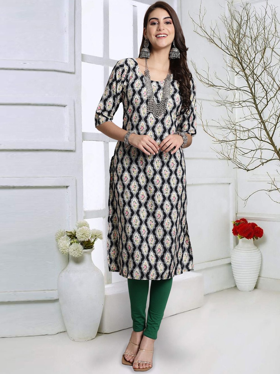 

7Threads Floral Printed Round Neck Straight Kurta, Black