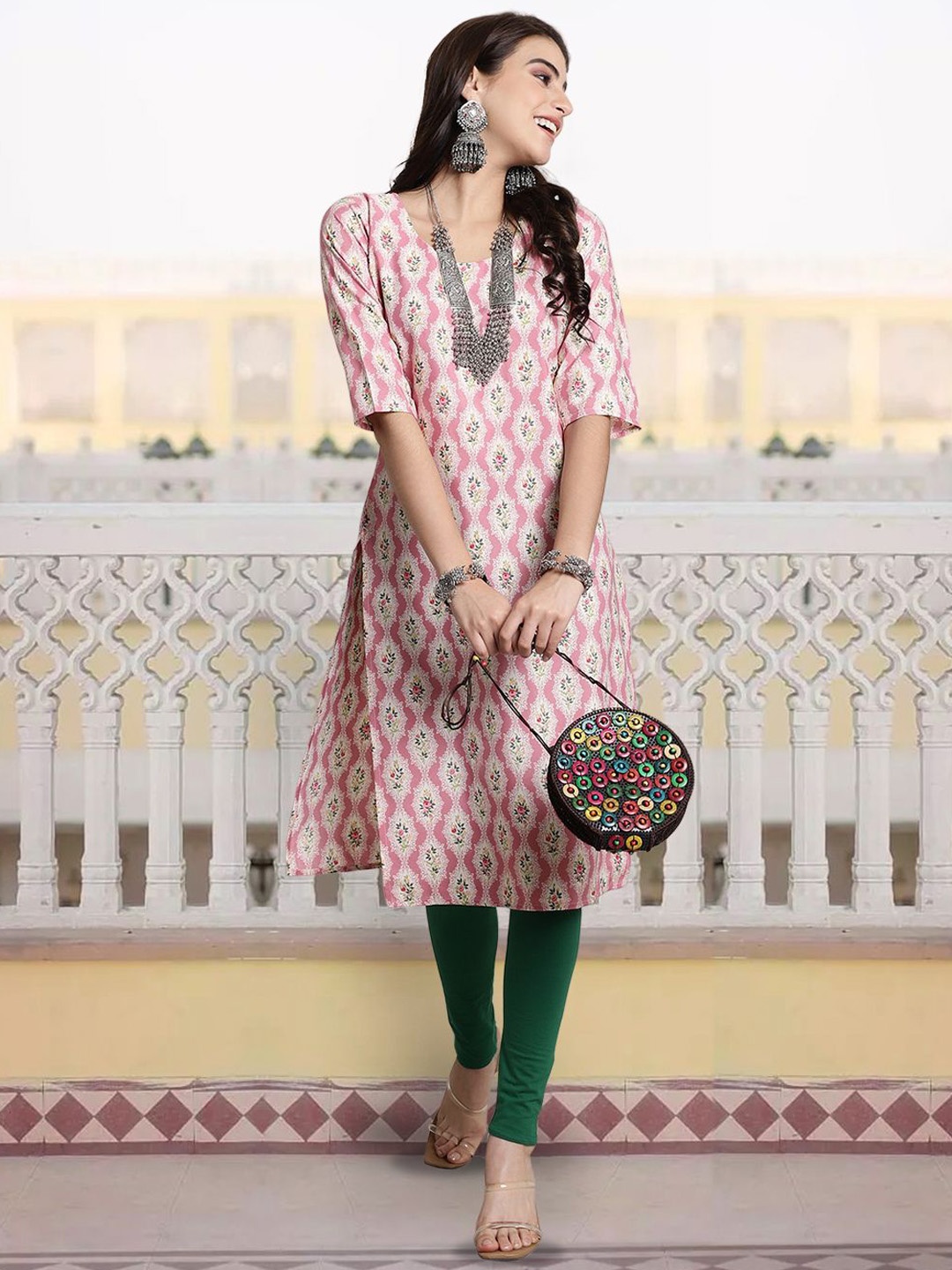 

7Threads Floral Printed Round Neck Straight Kurta, Pink