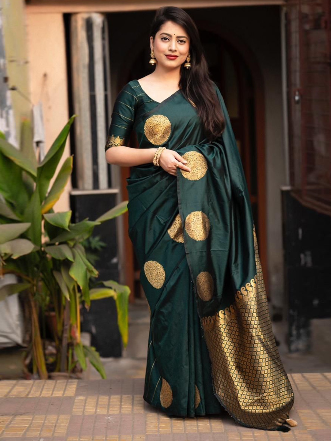 

Marziyaa Woven Design Zari Banarasi Saree, Green