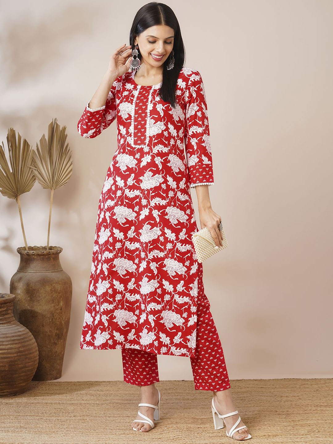 

GoSriKi Floral Printed Thread Work Straight Kurta With Trousers, Red