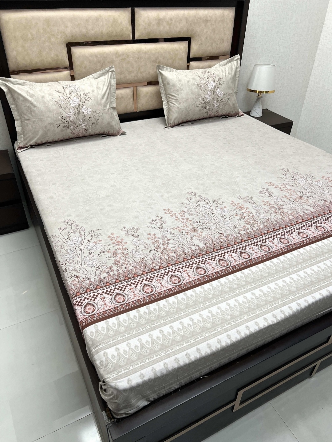 

Pure Decor Green & Maroon Floral 300 TC King Bedsheet with 2 Pillow Covers