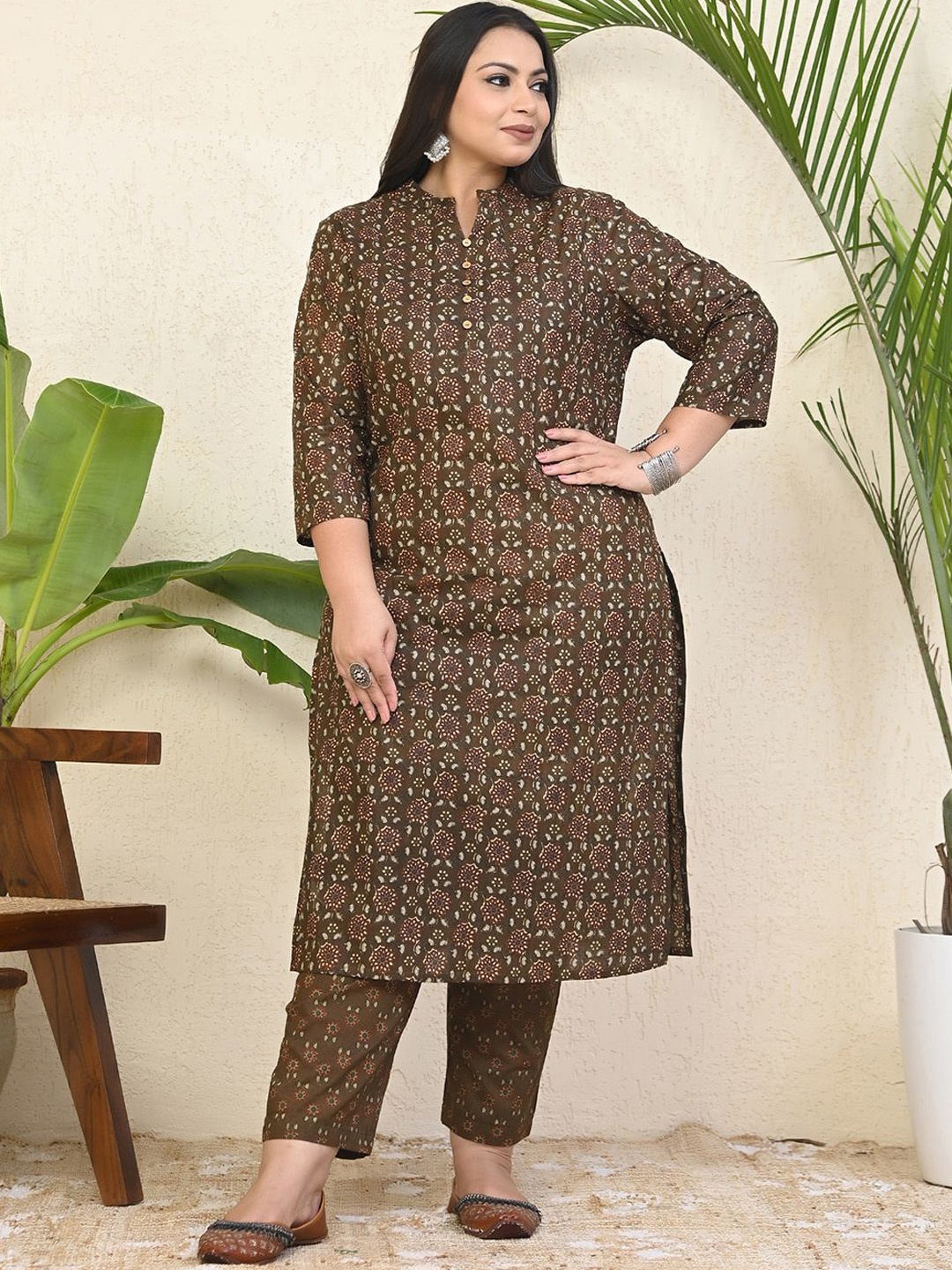 

Aspriya Plus Size Floral Printed Mandarin Collar Pure Cotton Kurta, Brown