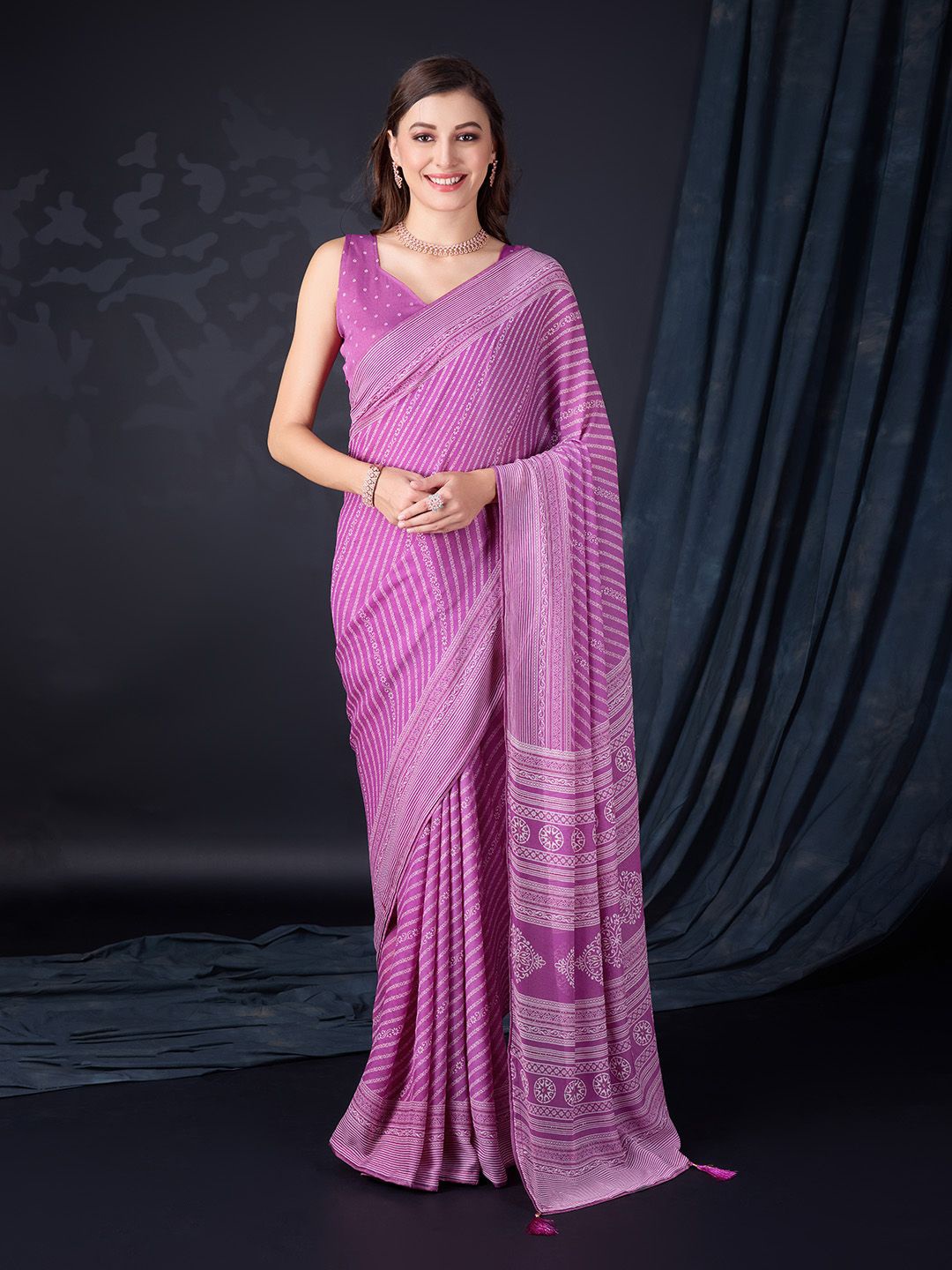 

Ishin Ethnic Motifs Printed Saree, Purple