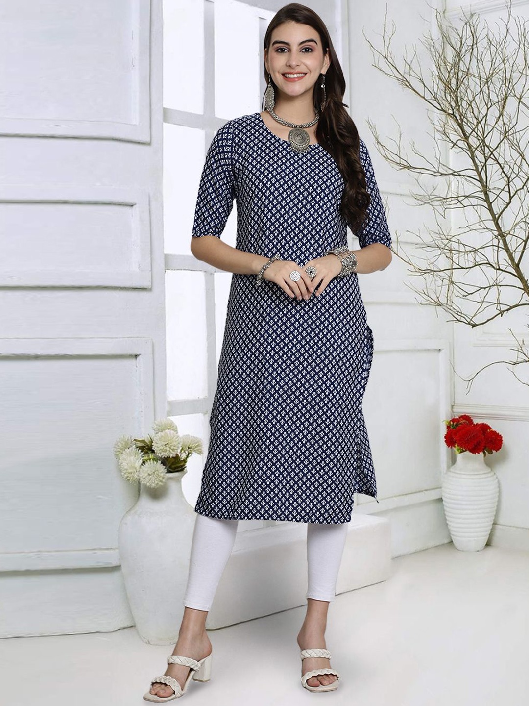 

7Threads Floral Printed Round Neck Striaght Kurta, Navy blue