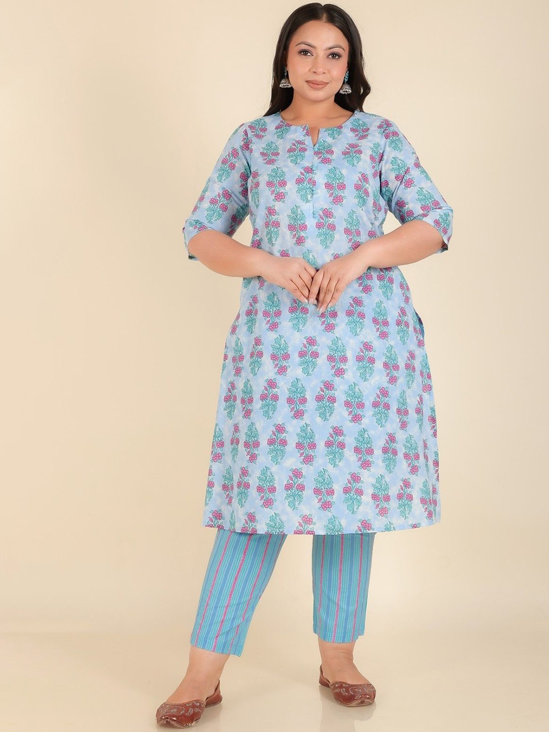 

Aramya Women Floral Printed Kurta, Blue