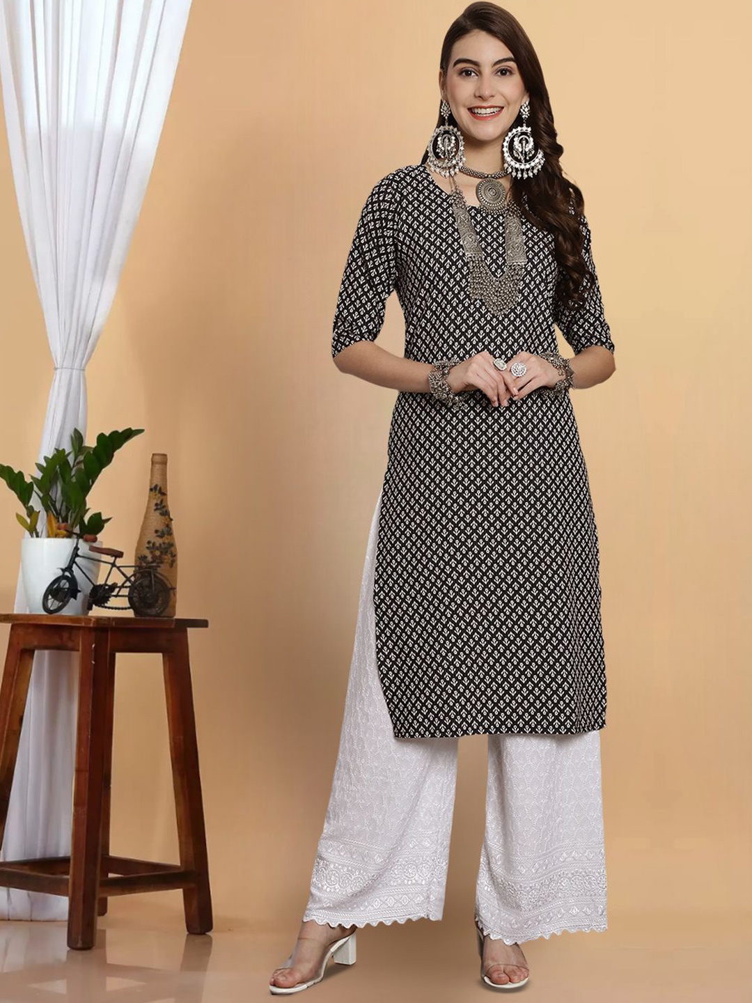 

7Threads Floral Printed Round Neck Straight Kurta, Black