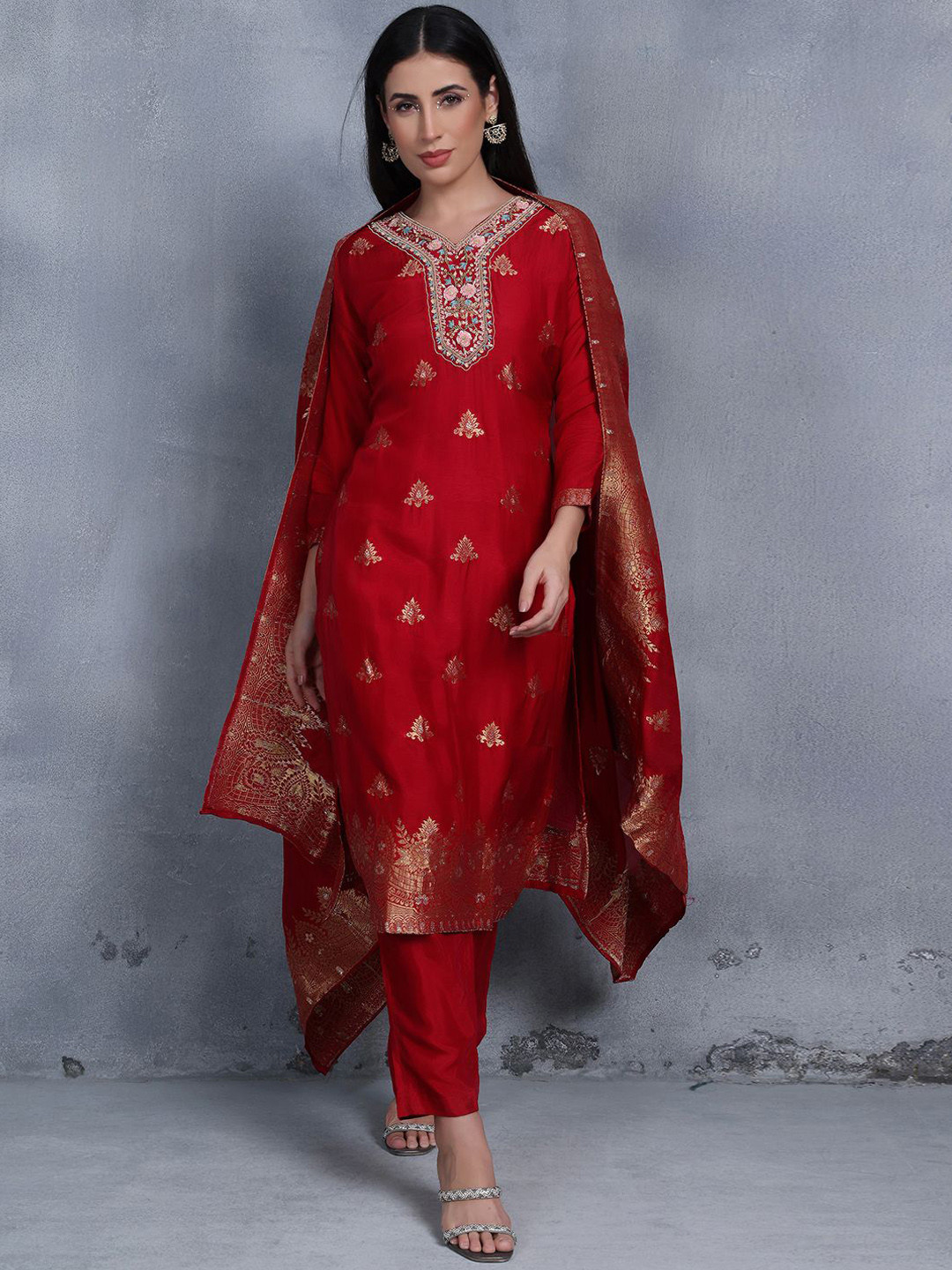 

Rang by Indya Ethnic Motifs Woven Design Sequinned Straight Kurta with Trousers & Dupatta, Red