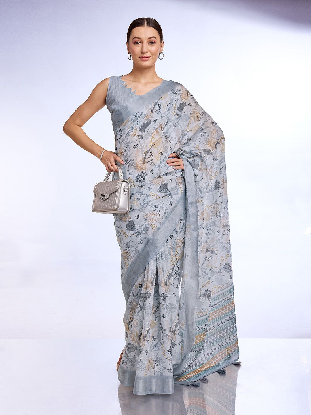 Ishin Floral printed saree with blouse piece, Grey