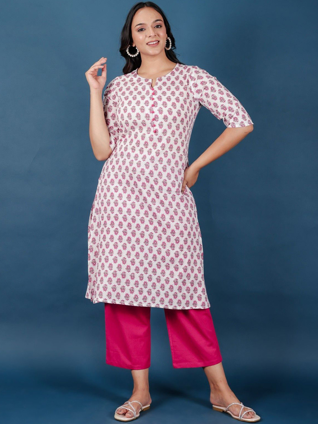 

Aramya Floral Printed Notched Round Neck Cotton A-Line Kurta, White