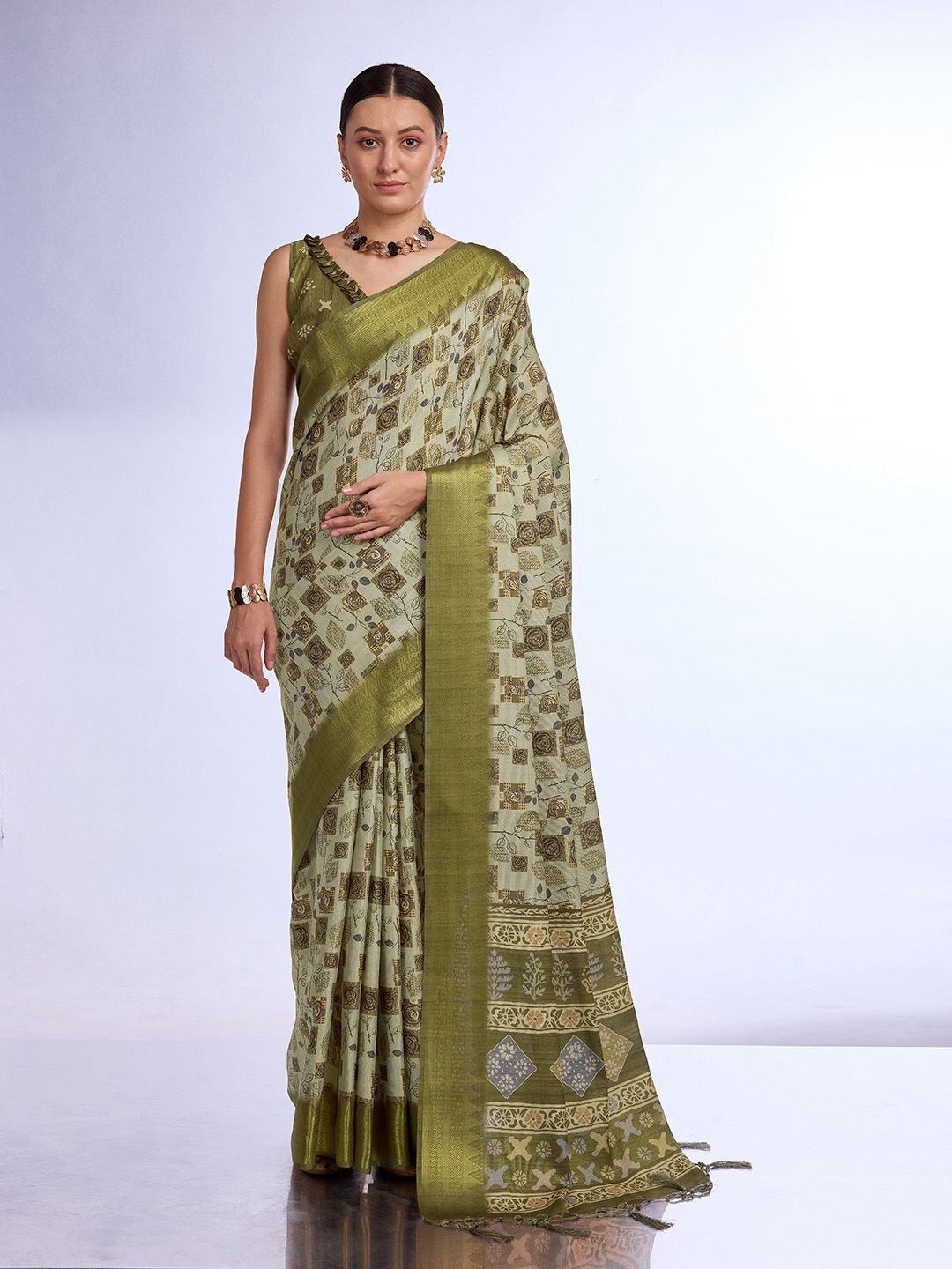 

Ishin Floral Zari Tissue Saree, Green