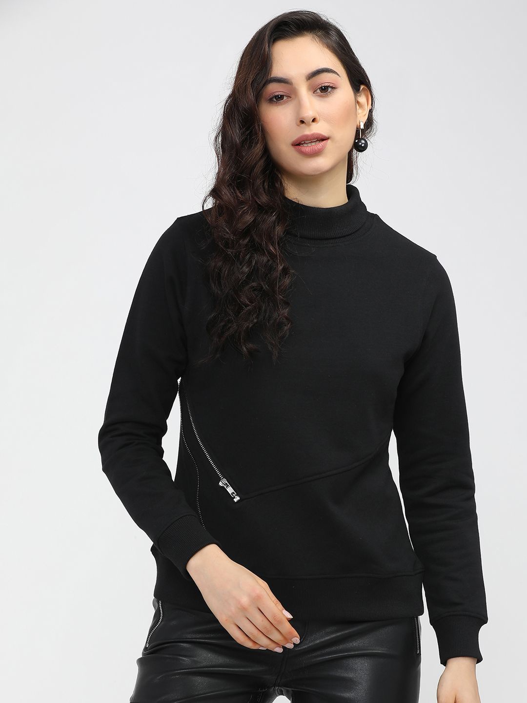 

Tokyo Talkies Women Solid Sweatshirt, Black